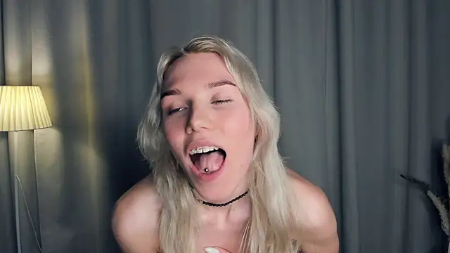 DianeHonnette live sex cam