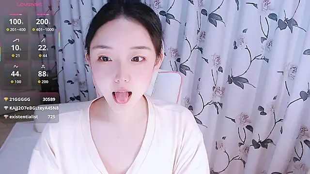 Niannian- live sex cam