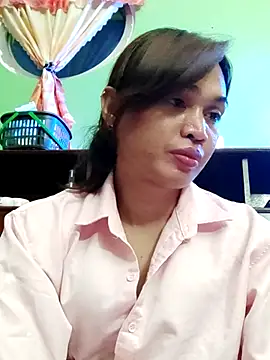 QueenSoreal live sex cam