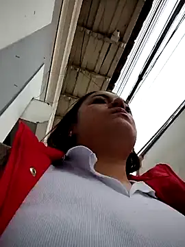 Lesly_10-'s cam snapshot