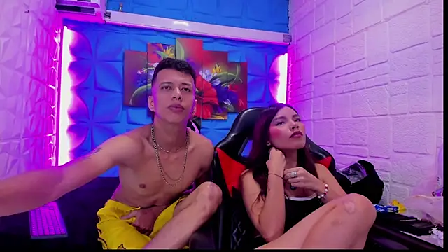 Ashley_James's cam snapshot