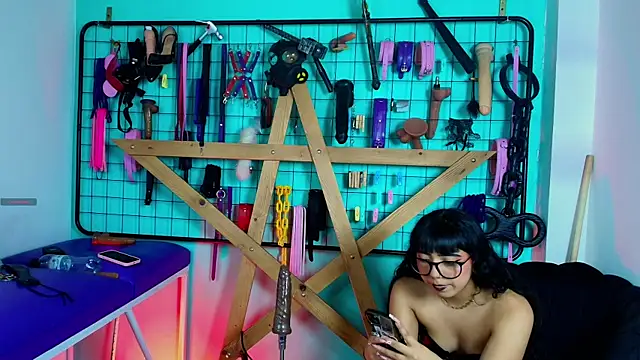 Mrmia_bdsm_extreme's cam snapshot