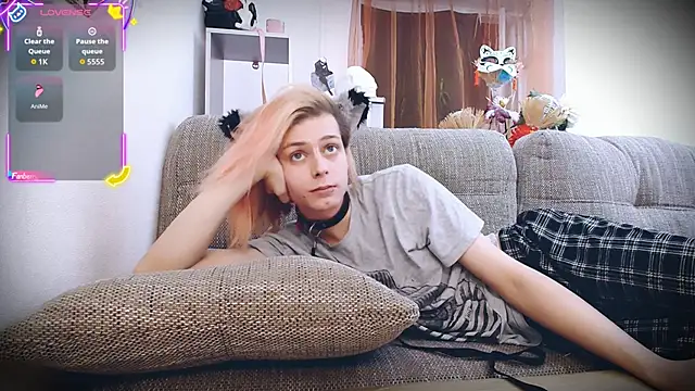 Littlepinkcat live sex cam