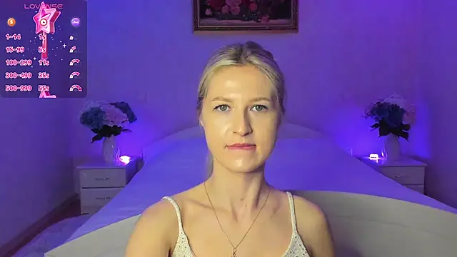 Julie_Blaze's cam snapshot