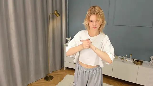 PhillisEsplin's cam snapshot