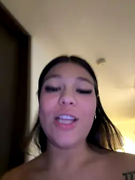 Alyshanon18's cam snapshot