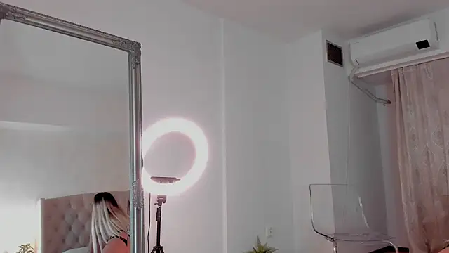 AprilHadid's cam snapshot