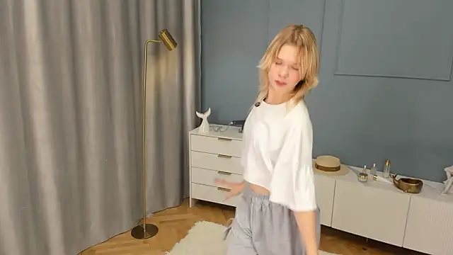 PhillisEsplin's cam snapshot