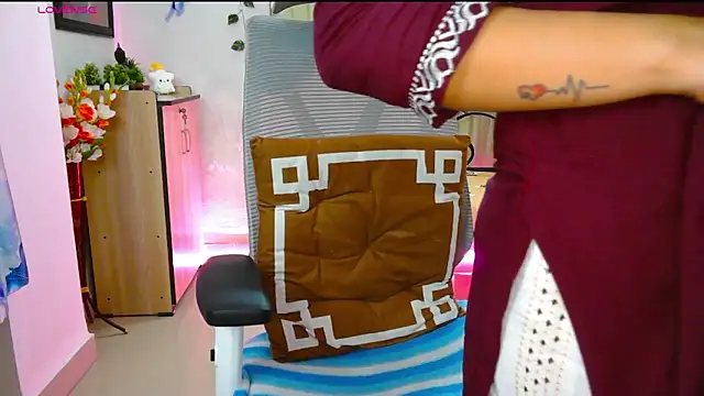 thyAnvi live sex cam