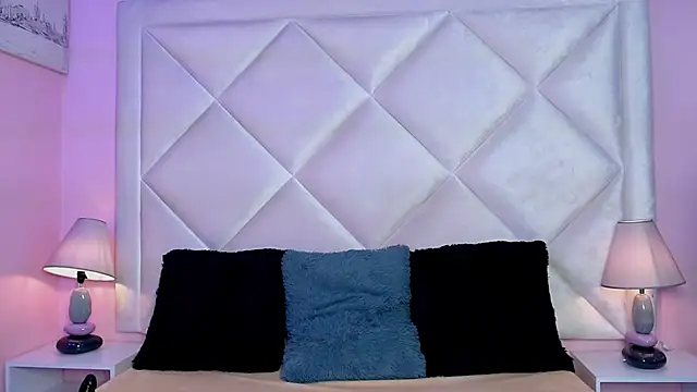 rayvenrose_'s cam snapshot