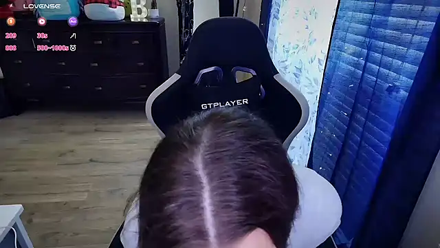 Brooklyn_Bee's cam snapshot