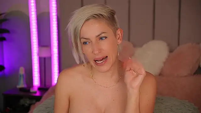 VickySecret96 live sex cam