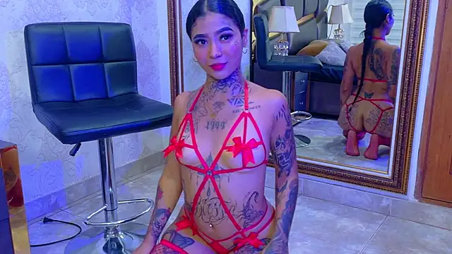 EmilieLake's cam snapshot