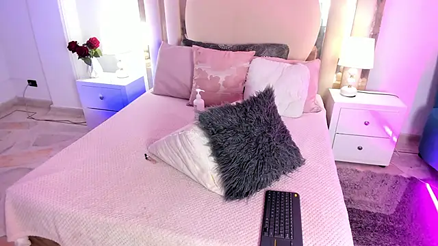 NadiaFox_'s cam snapshot