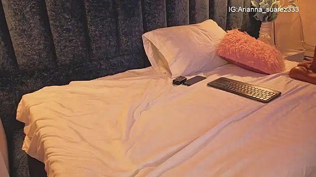 Ariannaa_Suarez1's cam snapshot