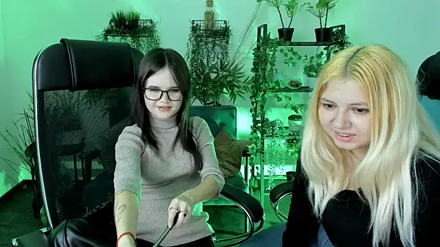 Elainebeness's cam snapshot