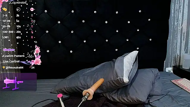 Alicee_Moonn live sex cam