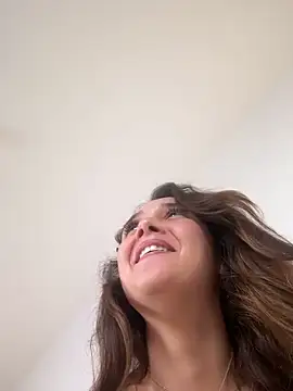 MayaVonDe live sex cam