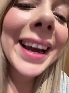 CherryAuroraa's web cam