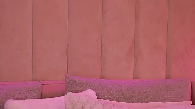 OliviaNoirr live sex cam