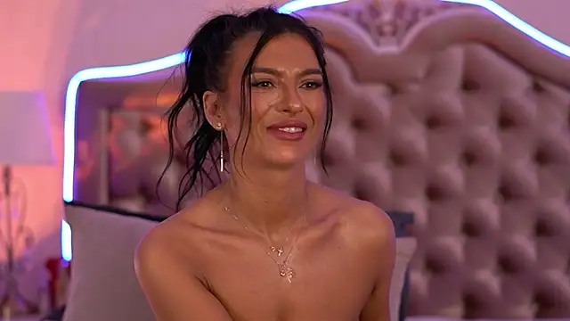 KinkyAmelie live sex cam