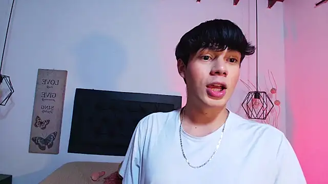 Isaac_Kurtt's cam snapshot