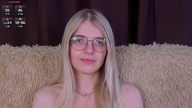 MonicaShiny's cam snapshot