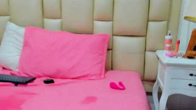 SkinnyGirl_28's cam snapshot