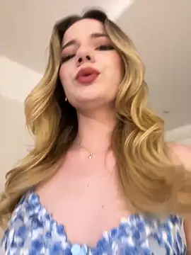 NicoleCut live sex cam