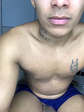 Novindot23cm live sex cam