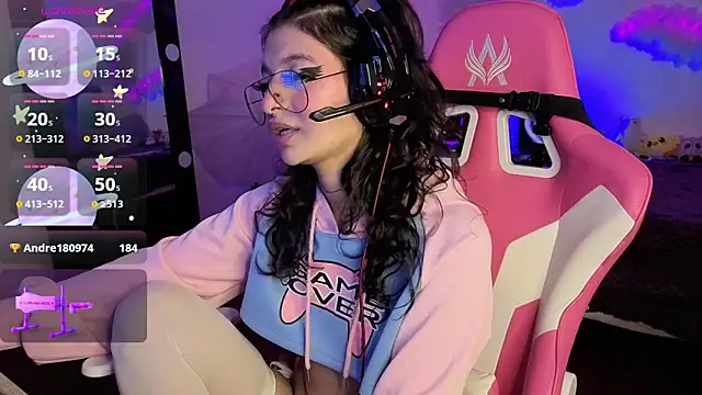 larah_uwu's cam snapshot