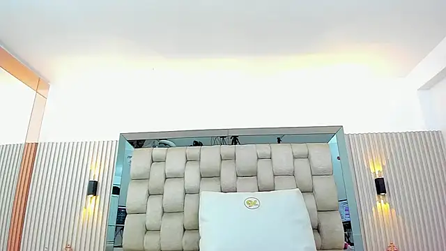 ikia_lopez_'s cam snapshot