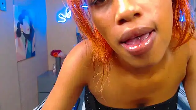 NikkyDangerr live sex cam