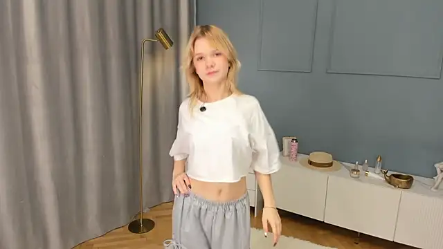 PhillisEsplin's cam snapshot