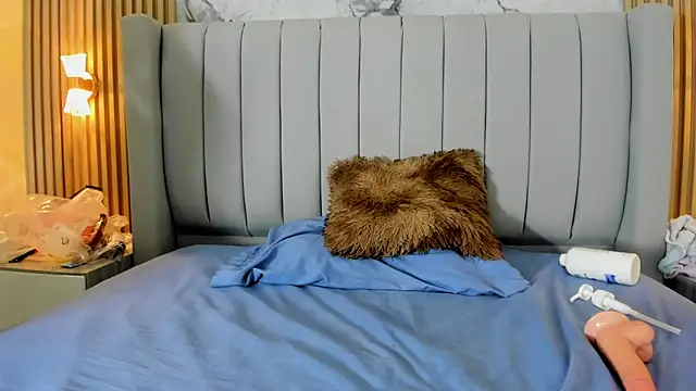 AURORAMARTIN2's cam snapshot