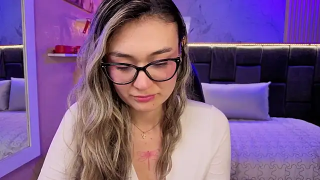 Im-Lola's cam snapshot