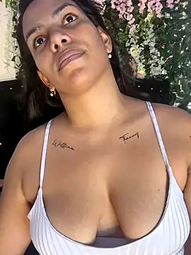 ArielleMillerr-'s cam snapshot