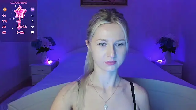 Julie_Blaze's cam snapshot