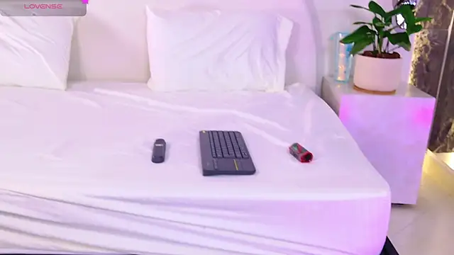 Selene_Brownie's cam snapshot