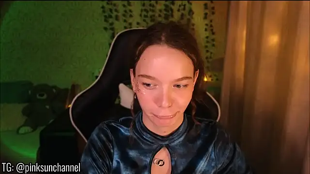 Pink__sun's cam snapshot