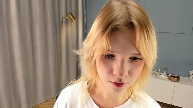 PhillisEsplin's cam snapshot