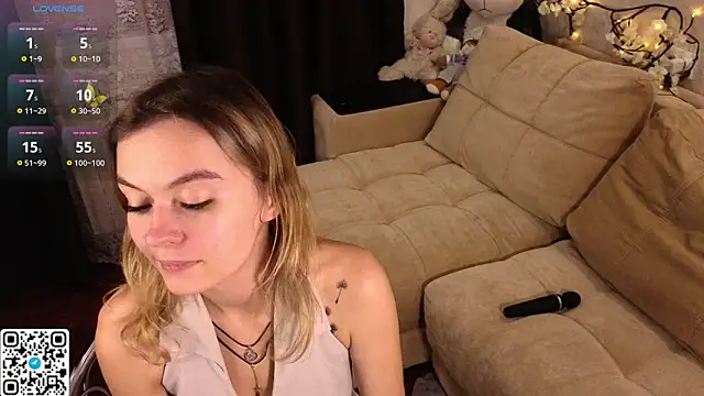 DevonaCasm's cam snapshot