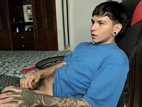 Austin_falcon's cam snapshot