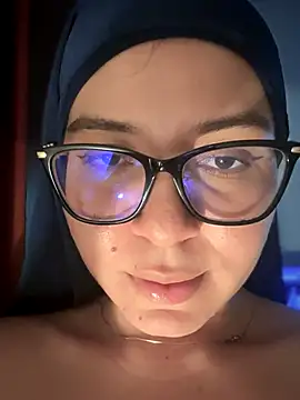 MatchedEyebrow live sex cam