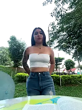 Pretty_Isadora's cam snapshot