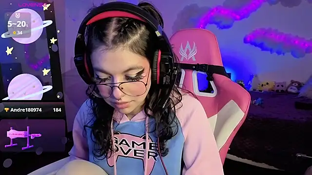 larah_uwu's cam snapshot