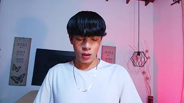 Isaac_Kurtt's cam snapshot