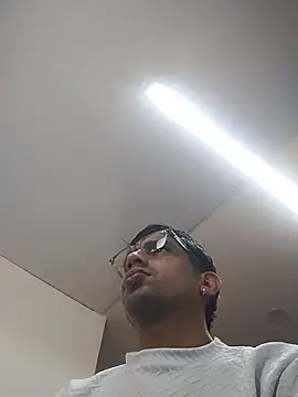 ashtoncooperr's cam snapshot