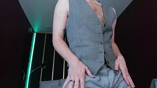 LeoMooree's cam snapshot