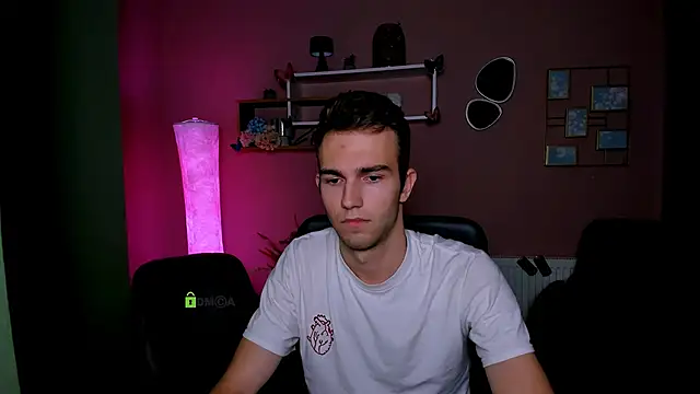 astren_villo live sex cam